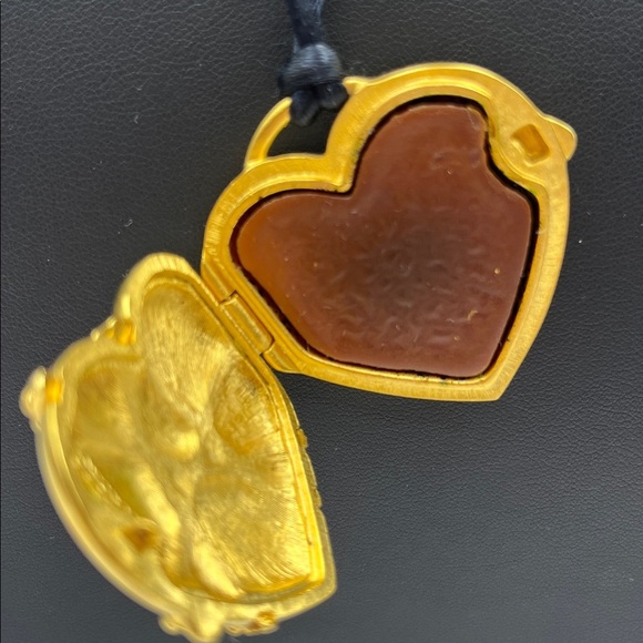 Vintage Estee Lauder Solid Perfume Compact, Chained Heart Black Satin Necklace - Picture 10 of 13